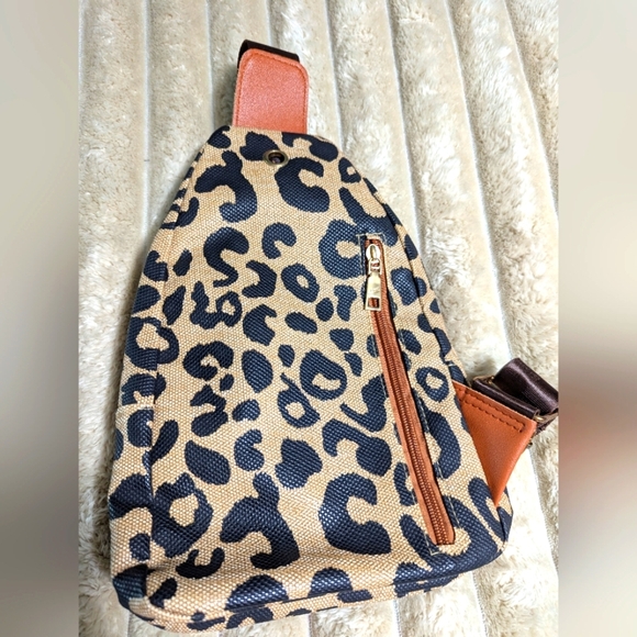 Zhen Meishi Leopard Print Crossbody Bag Lots of Pockets - Picture 2 of 6